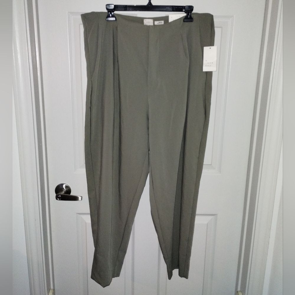 A New Day Women's Olive Green Tapered Leg Pants Size 17 NWT
